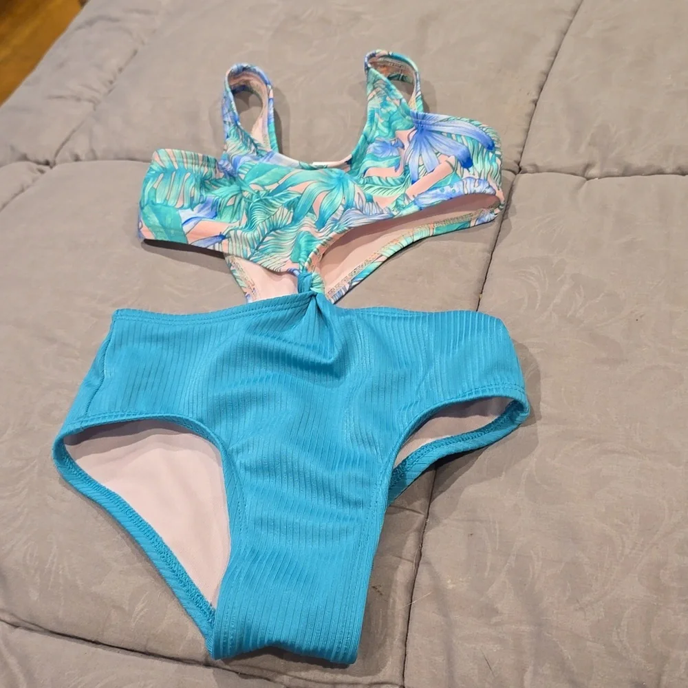 ❤️10/$40 Nwot art class one piece bathing suit